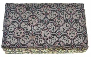 Kína 2db rézpénz bársony tokban, kínai nyelvű tanúsítvánnyal T:2 oxidáció
China 2pcs of copper coin...