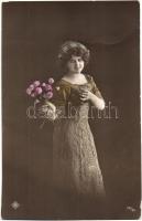 10 db RÉGI hölgyeket ábrázoló motívumos képeslap / 10 pre-1945 motive postcards: ladies