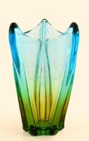 Jelzés nélkül: Anyagában színezett üveg váza, formába fúvott, egészen apró, rétegen belüli karcolással, 20x12cm