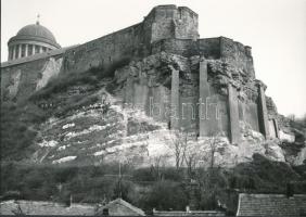 cca 1964 Esztergom, a várdomb megerősítése, vintage fotó a Bányászati Aknamélyítő Vállalat fotóalbumából, 16x23 cm