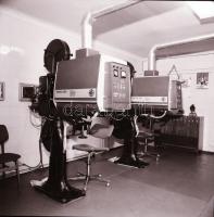 1982 Budapest, Tanács filmszínház kívül-belül, 6 db szabad felhasználású negatív, 6x6 cm