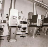 1982 Budapest, Pest-Buda filmszínház kívül-belül, 9 db szabad felhasználású negatív, 6x7 cm