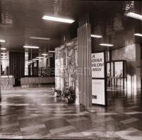 1982 Budapest, Pest-Buda filmszínház kívül-belül, 9 db szabad felhasználású negatív, 6x7 cm