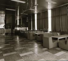 1982 Budapest, Pest-Buda filmszínház kívül-belül, 9 db szabad felhasználású negatív, 6x7 cm