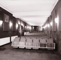 1982 Budapest, Diadal filmszínház kívül-belül, 6 db szabad felhasználású negatív, 6x7 cm