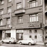 1982 Budapest, Diadal filmszínház kívül-belül, 6 db szabad felhasználású negatív, 6x7 cm