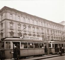 1969 Budapest, villamosokon elhelyezett mozifilm reklámok, 5 db negatív, 6x6 cm