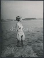 cca 1972 Vizes képek, 2 db finoman erotikus vintage fénykép, 17x18 cm és 24x18 cm / 2 erotic photos, 17x18 - 24x18 cm