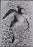 cca 1974 Pozíció, finoman erotikus fénykép, korabeli negatívról készült modern nagyítás, 17,5x25 cm / erotic photo, 17,5x25 cm