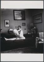 cca 1935 Találkára hívott asszony, 2 db finoman erotikus fénykép, korabeli negatívról készült modern nagyítás, 25x17,5 cm / 2 modern copies of vintage erotic photos, 25x17,5 cm