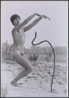 cca 1975 Kígyóbűvölő, finoman erotikus fénykép, korabeli negatívról készült modern nagyítás, 25x17,5 cm / erotic photo, 25x17,5 cm