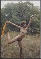 cca 1974 Szárnyalni volna jó, finoman erotikus fénykép, korabeli negatívról készült modern nagyítás, 25x17,5 cm / erotic photo, 25x17,5 cm