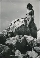 cca 1970 Fenn a csúcson, finoman erotikus vintage fénykép, 30x20,5 cm / erotic photo, 30x20,5 cm