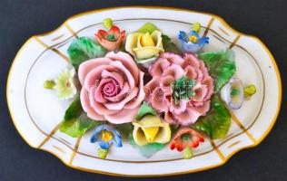 Sitzendorf virágos bonbonier, kézzel festett, jelzett, kis kopásnyomokkal, m: 11,5 cm