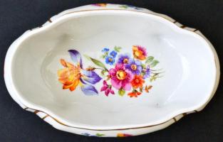 Sitzendorf virágos bonbonier, kézzel festett, jelzett, kis kopásnyomokkal, m: 11,5 cm