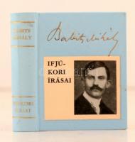 Téglás János (szerk.): Babits Mihály Ifjúkori Írásai. Budapest, 1984, Ságvári Endre Nyomdaipari Szakiskola és Szakmunkásképző Intézet, 199 p. Kiadói fűzött keménypapír kötés.