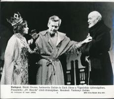 4 db különböző eseményeken, elsősorban neves színészekről készült MTI sajtófotó, 20x23 cm