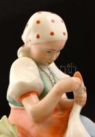 Zsolnay libaetető lány, porcelán, kézzel festett, jelzett, hibátlan, cca 18x20x17cm