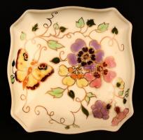 Zsolnay pillangó mintás bonbonier, kézzel festett, jelzett, máz alatti repedésekkel, 10×10 cm