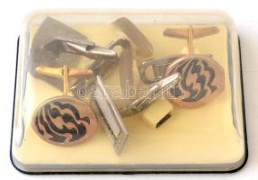 3 pár régi mandzsettagomb, kis hiánnyal.