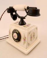 Tesla csehszlovák telefon Zsolnay testtel, jelzett, apró lepattanással, matricás, 22×13 cm, m:26 cm