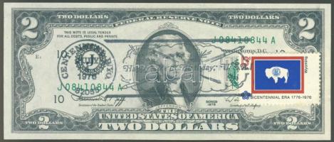 USA 1976. 2$ előlapon "Wyoming Bicentennial" bélyeggel, az ország 44. tagállama az "USA"-nak - bankjegy sorozatszámának a végződése szintén 44! Hátlapon bankjegy/bélyeg kombinációja "Carte Maximum", a bankjegyen és a bélyegen is ua. a festmény (Függetlenség Napja) van ábrázolva, azonkívül a városi bélyegző "Centennial"! + hozzávaló angol nyelvű fényképes tanúsítvány! T:I RRR!!!