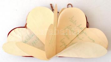 1939 Medikus bál, kinyithatós szívecske bejegyzésekkel, festett selyem,14cm