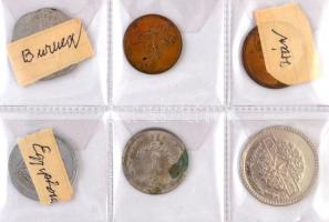 22db vegyes külföldi fémpénz albumban egy ezüsttel (közte francia, iráni, kubai pénzek), benne 5x12d...