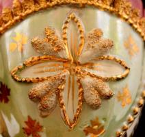 Díszes aranyozott teás csésze és alj, aranyozott, kézzel festett, jelzés nélkül, kopottas, csésze: m...