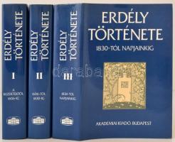 Köpeczi Béla (szerk.): Erdély története napjainkig I.-III. kötet. Budapest, 1988, Akadémiai Kiadó. Kiadói egészvászon kötésben, kiadói papírborítóban. Szép állapotban!