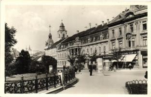 Kolozsvár, Cluj; Mátyás király tér, hirdetőoszlop / square