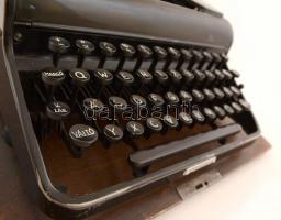 cca 1940 Olympia német táska írógép. Tartalék szalaggal,
