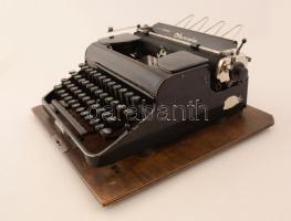 cca 1940 Olympia német táska írógép. Tartalék szalaggal,