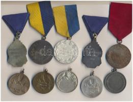 10db vegyes szocialista fém és bronz sportérem több szalaggal, közte "1951 évi MHK postaverseny...