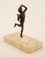 Jelzés nélkül: Táncoló férfi. Bronz, márvány talapzaton, m:12,5 cm