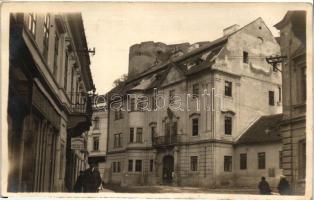 Trencsén, Trencín; Zupny dom / Vármegyeház, Julia Makkova üzlete, napóra / county hall, shop