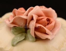 Ens bonbonier, kézzel festett, rózsán lepattanásokkal, m:15 cm, d:17 cm