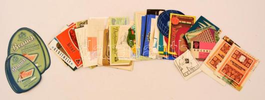 Vegyes címke tétel: borosüveg-címkék, bőröndcímkék, stb., nagyrészt magyar, összesen kb. 50 db