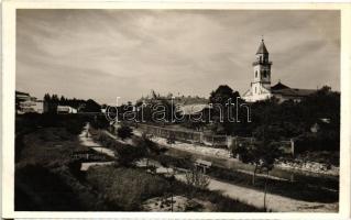 Beregszász, Vérke part, templom; kiadja Fekete Gyula könyv- és papírkereskedése / river, church