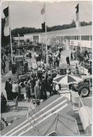 1967 BNV mezőgazdasági kiállítás, Magyar Hírek Szerkesztősége fotó, jelzett, felső perem kis hibával, 29x20cm