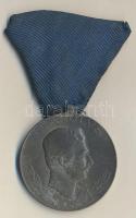 1918. "Sebesültek Érme" cink kitüntetés nem eredeti mellszalagon, peremén "WuA"(?) jelzéssel. Szign.: R. Placht T:2- o.  Hungary 1918. "Wound Medal" zinc decoration without  ribbon, with "WuA" mark on edge. Szign.: R. Placht C:VF  NMK 328.