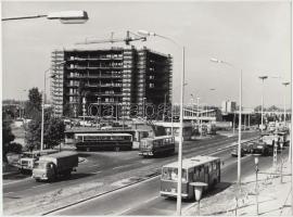 cca 1975 Budapest közlekedése, metró, HÉV, autóbusz az Örs vezér terén, 4 db vintage fotó, 18x24 cm