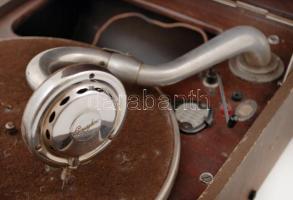 cca 1930 Linguaphone hordozható gramofon, nem működik / 
Linguaphone portable gramophone, doesn...