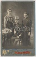 cca 1914 Katona karddal, keményhátú műtermi fotó, 16x10 cm / soldier, vintage photo, 16x10 cm