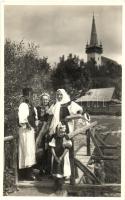 Körösfő, Izvoru Crisului; Református templom, magyar család / Calvinist church, Hungarian family, folklore