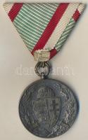 1929. "Magyar Háborús Emlékérem kardokkal, sisakkal" ezüstözött Br kitüntetés mellszalaggal, "BRONZ" fémjel a koszorú alatt T:2 Hungary 1929. "Hungarian Commemorative War Medal with swords and a helmet" silver plated Br decoration with ribbon, hallmark below wreath C:XF NMK 418