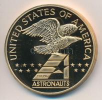 Amerikai Egyesült Államok 1988. Amerika az űrben - Fiatal asztronauták Br emlékérem dísztokban tanúsítvánnyal (38mm) T:PP USA 1988. America in Space - Young Astronauts bronze medallion in case with certificate (38mm) T:PP