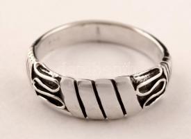 Ezüst gyűrű, Ag., nettó: 2,6gr., jelzett, méret:52 /Silver ring, net, Ag. 2,6 grams, marked, size:52