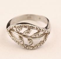Ezüst gyűrű, Ag., nettó: 2,1gr., jelzett, méret:49 /Silver ring, net, Ag. 2,1 grams, marked, size:49