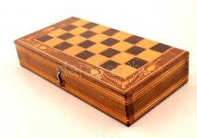 Díszes sakk-készlet, sakkfigurákkal, belül ostáblával, hiánytalan, jó állapotban